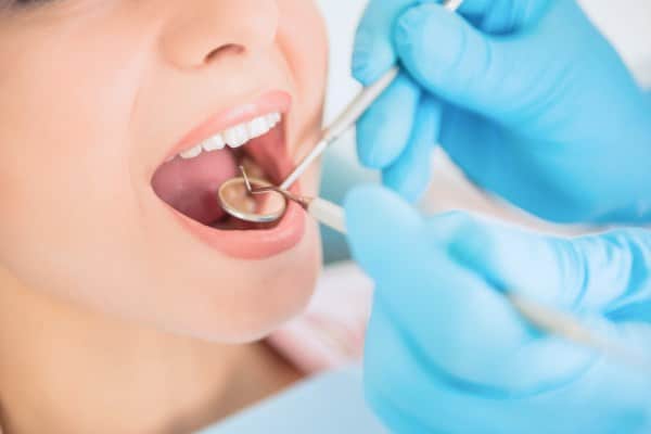 Больно ли лечить зубы: разрушаем мифы о боли в стоматологии
