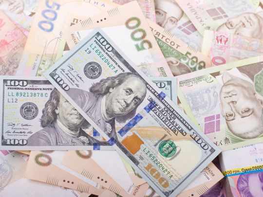 Долар та євро почали дорожчати: в Україні побоюються масштабної девальвації гривні