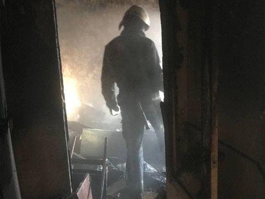 НП у Києві: на Оболоні голий чоловік з ножем залишив будинок без світла і влаштував у квартирі пожежу