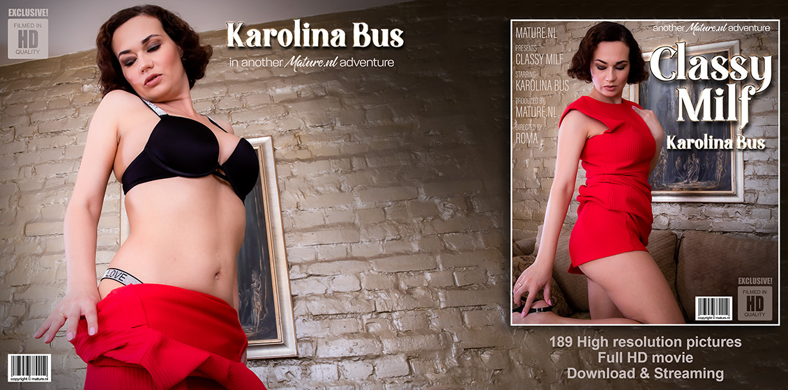 [Mature.nl] Karolina Bus (39) - Classy MILF Karolina Bus loves to play with herself / 14243 [11-11-2021, Masturbation, MILF, Shaved, Solo, 1080p]