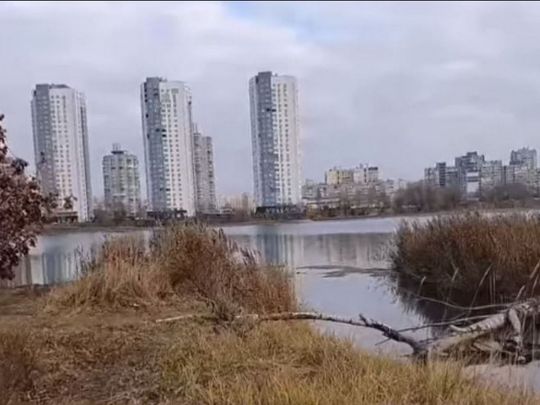 У Києві в озеро зливають нафтопродукти: що відомо(фото)