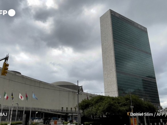 Вооруженного мужчину заприметили возле штаб-квартиры ООН в Нью-Йорке. Полиция проводит спецоперацию