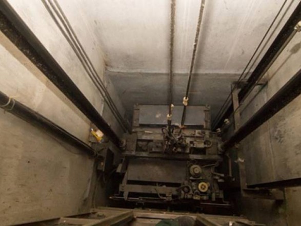В многоэтажке в Харьковской области упала кабина лифта с людами - внутри был 3-летний ребенок