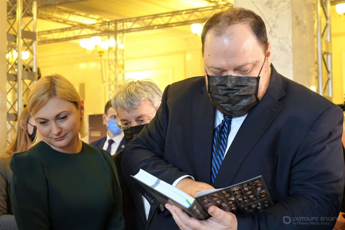 У Верховній Раді відкрилася книжкова виставка до 30-ї річниці Незалежності України