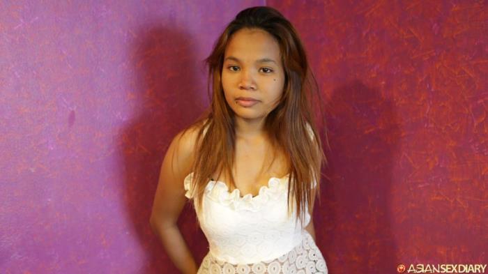 May: Cute 18yo Thai girl-next-door, fresh from the province! (2022 | FullHD)
