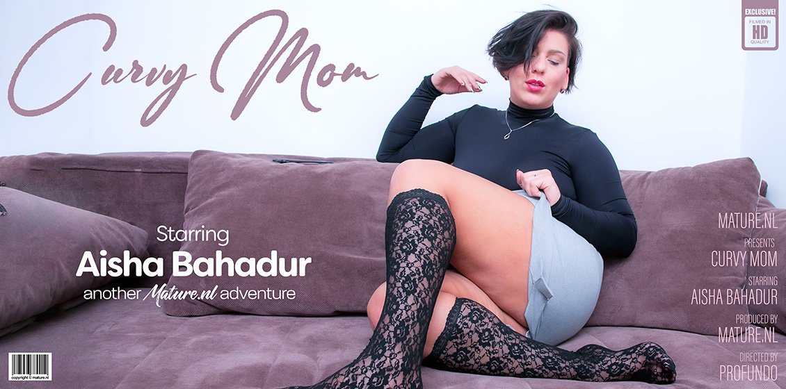 [Mature.nl] Aisha Bahadur (31) - Curvy Mom Aisha is playing with her wet shaved pussy / 13431 [17-01-2022, Big ass, Masturbation, Shaved, Solo, 1080p]