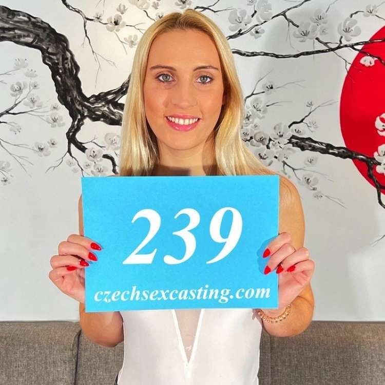 [CzechSexCasting.com / PornCZ.com] Lulu Love, Steve Q (Sexy blonde darling is waiting for call / 239) [2022-01-19, 1080p]