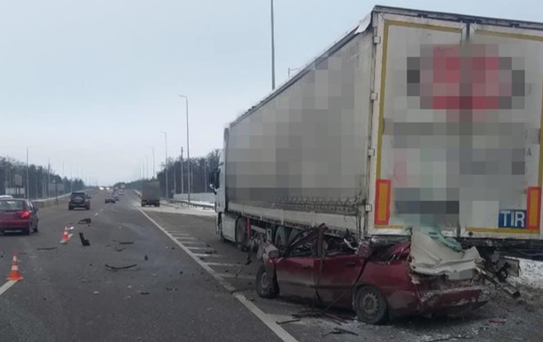 Возле Киева в ДТП погибли три человека