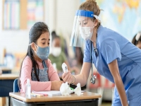 Яка заробітна плата очікує медсестер, які працюють в закладах освіти?
