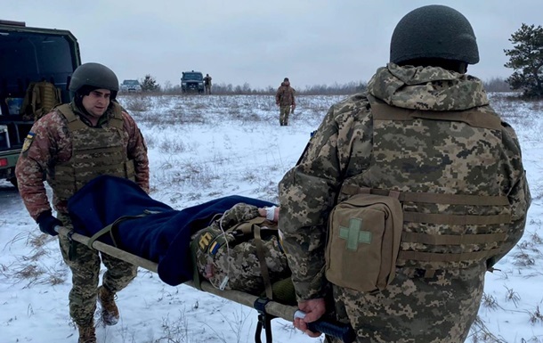 Сутки в ООС: пять обстрелов, ранен военный