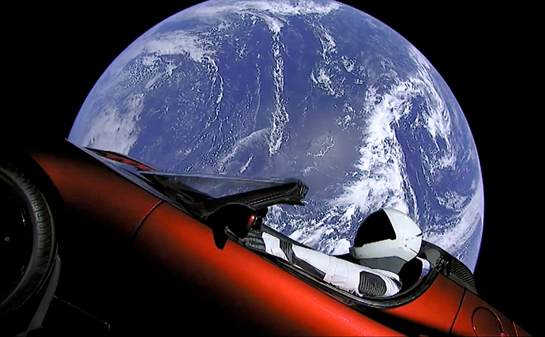 Космический Tesla Roadster Илона Личина одолел уже более трех биллионов километров