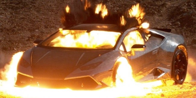 Художник взорвал суперкар Lamborghini в знак протеста