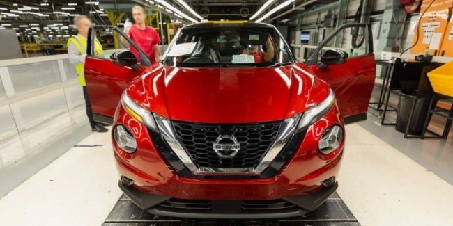 Nissan зупиняє виробництво авто в Росії