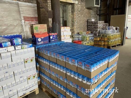 Сотні тонн гуманітарної допомоги прямують до найбільш постраждалих регіонів України — ОП