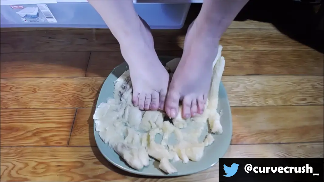 Wet and messy porn - Squishing banana between toes!