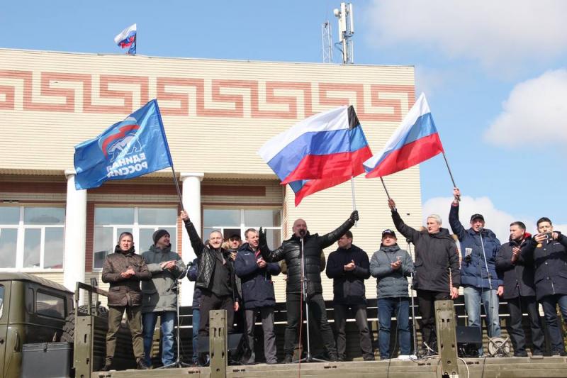 Глава ДНР на митинге в Гранитном поздравил крымчан