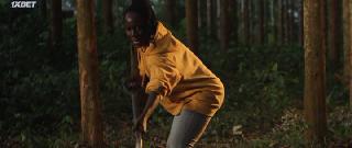 Девушка в желтом джемпере (2020)