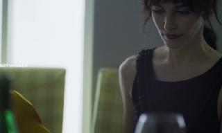 Женщина в машине (2021)